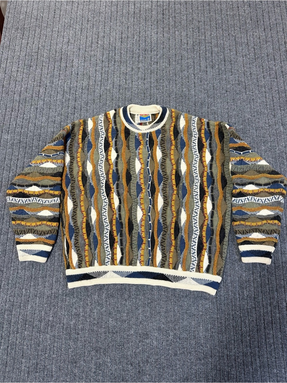 Vintage Aklanda Australia Pure New Wool Sweater‎